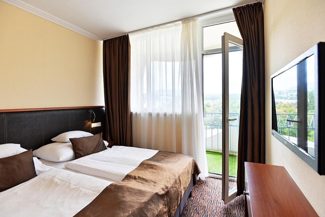 Hotel Eger & Park Ngoại thất bức ảnh